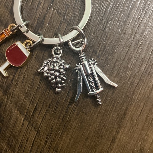 *bundle with anything for free* Wine Themed Keychain - Picture 6 of 6